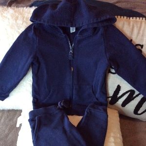 HOODIE AND SWEATPANTS